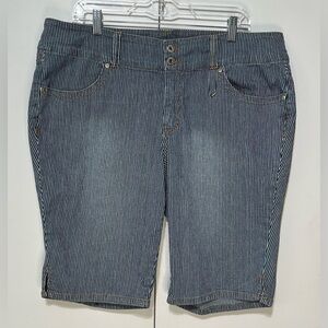Younique Women Size 20 Blue White Pinstriped Denim Bermuda Length Summer Shorts